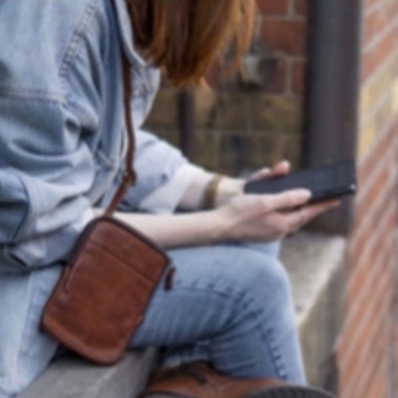 Harbour 2nd Benita Leather Crossbody Wallet Cell Phone Bag - Picture 2 of 6